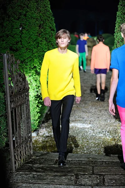 Look 4